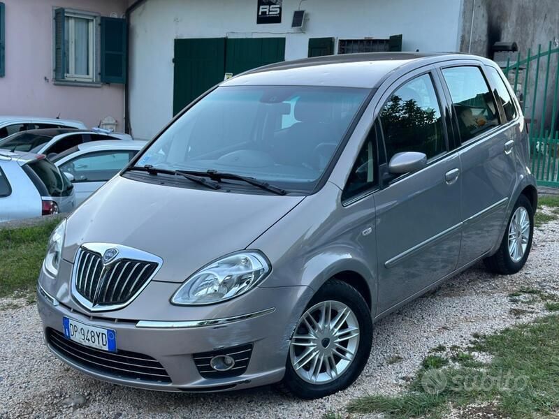 Usata Lancia Musa 95 CV (69 kW) 2008 Grigio Monovolume