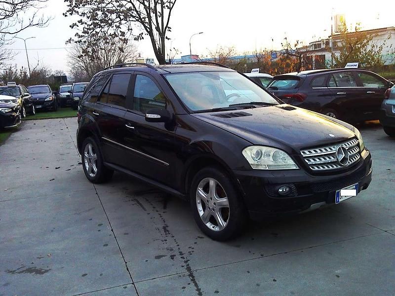Usata Mercedes ML320 224 CV (164 kW) 2008 Nero SUV