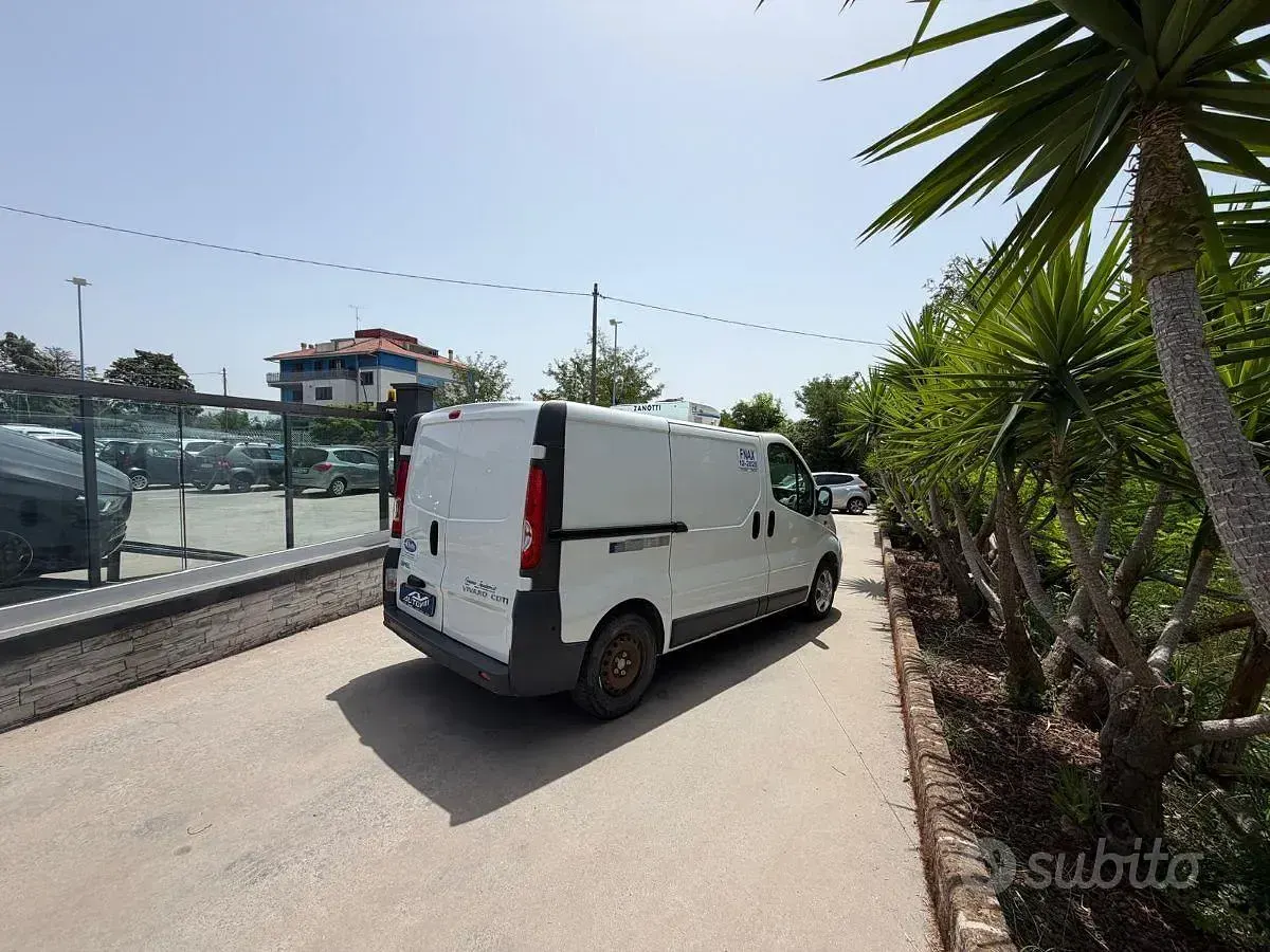 Usata Opel Vivaro 114 CV (83 kW) 2014 Monovolume