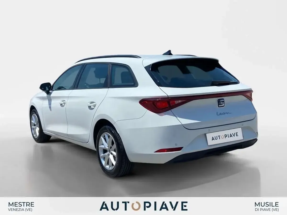 Usata Seat Leon Business 110 CV (80 kW) 2022 Bianco Station wagon
