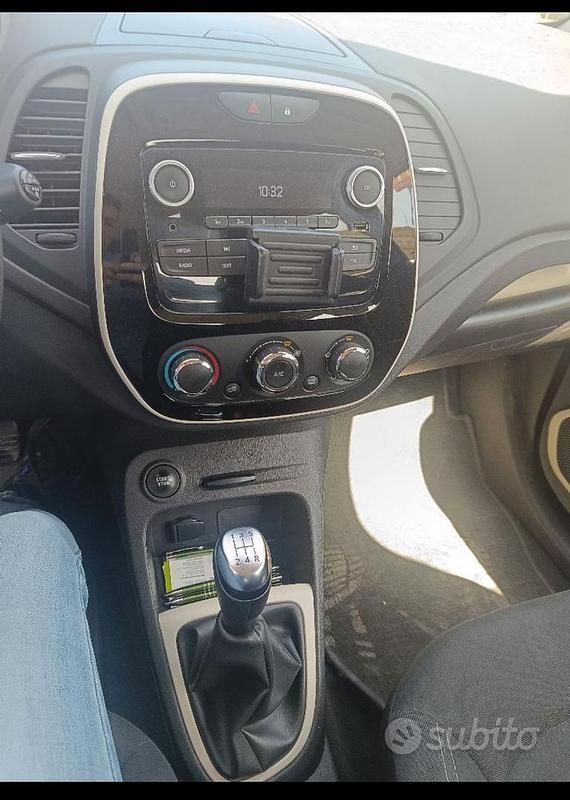 Usata Renault Captur 90 CV (66 kW) 2019 Blu SUV