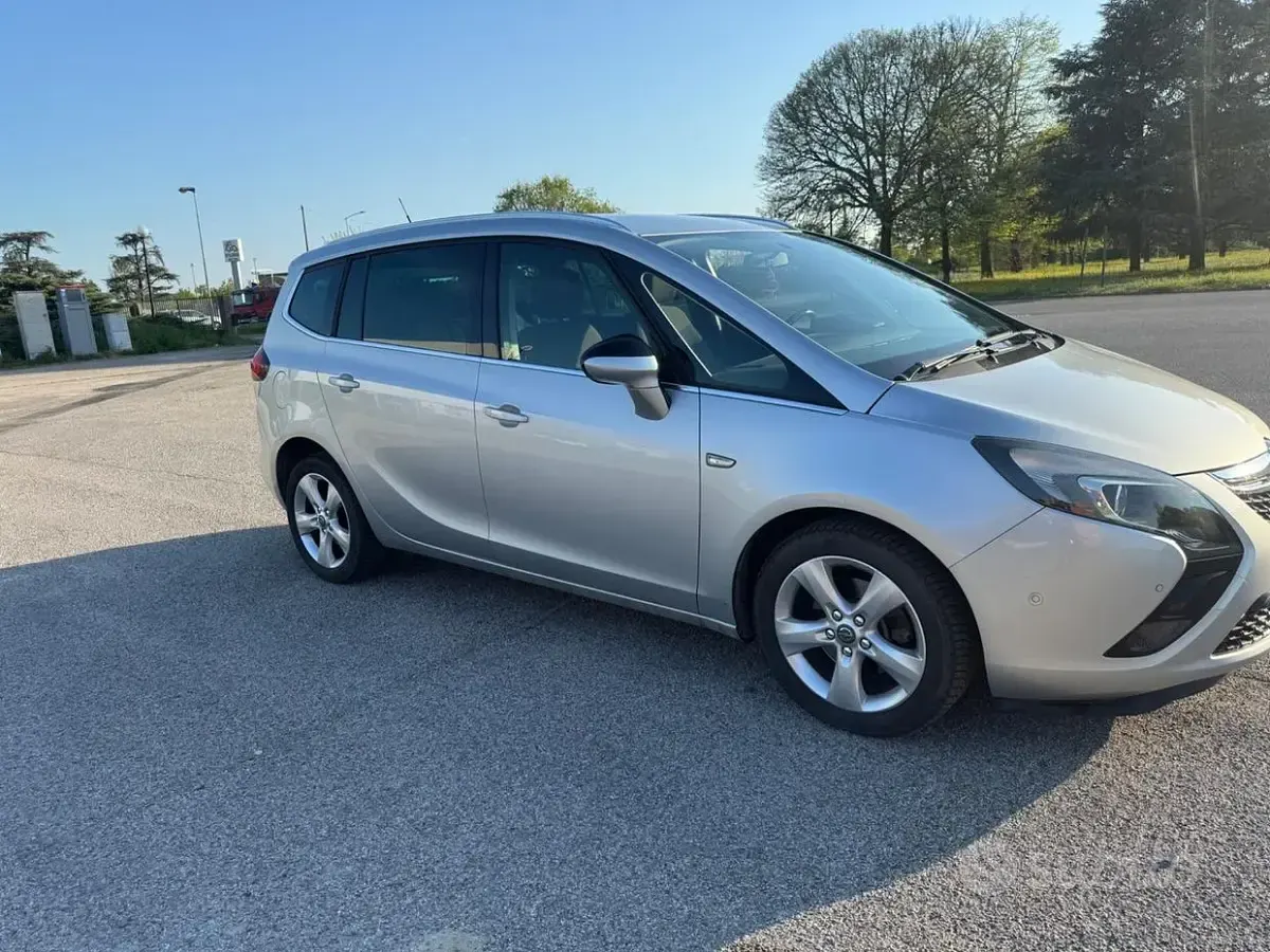 Usata Opel Zafira Tourer Cosmo 150 CV (110 kW) 2012 Grigio Monovolume