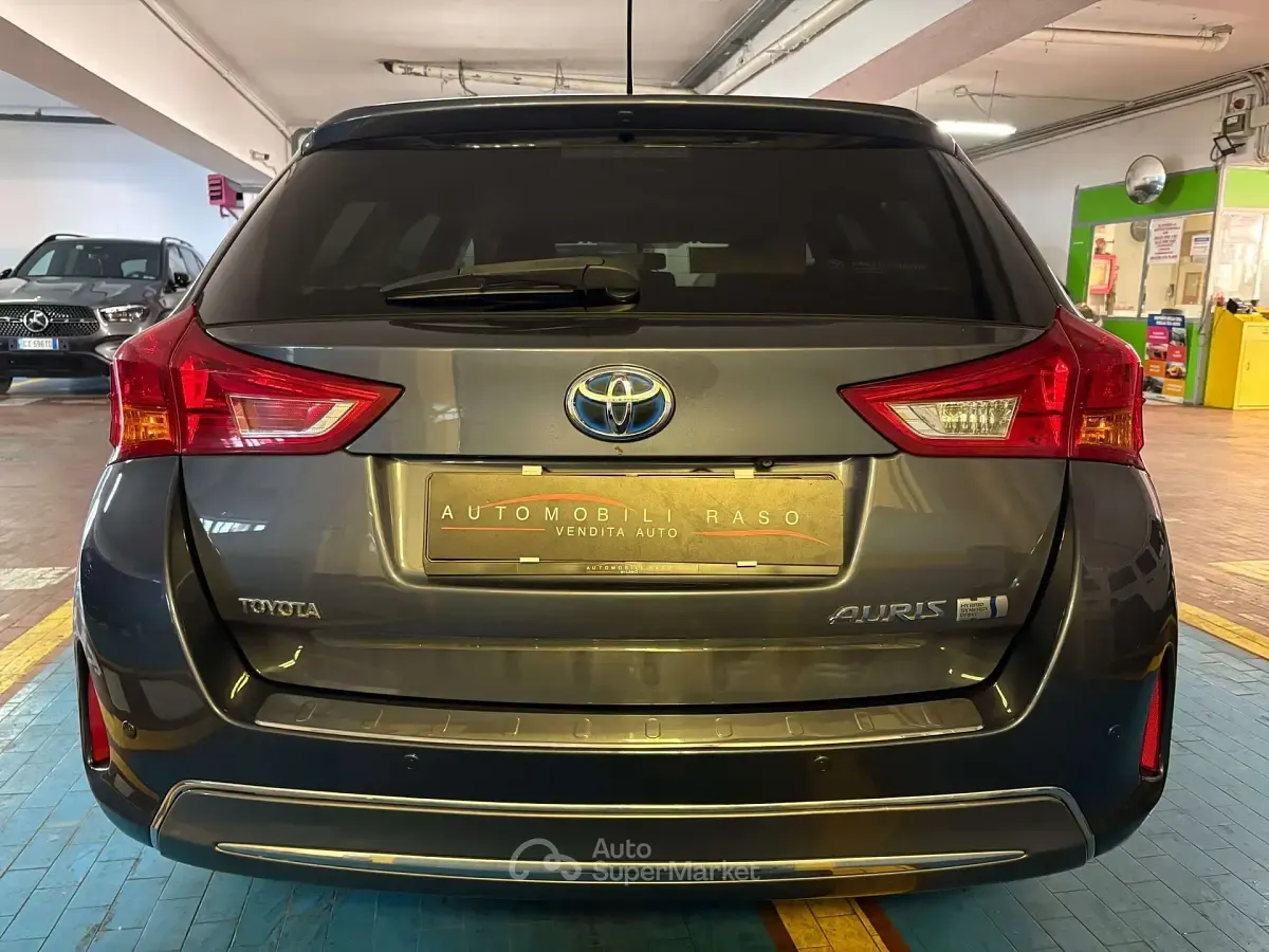Usata Toyota Auris Hybrid Lounge 99 CV (72 kW) 2014 Blu/azzurro Station wagon