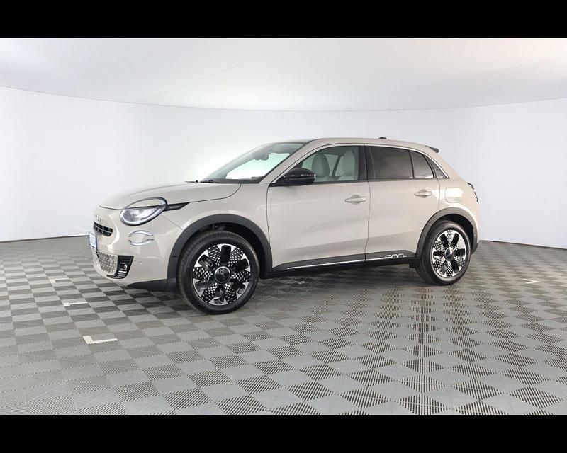 Usata Fiat 600 La Prima 100 CV (73 kW) 2025 Sabbia metallizzato SUV