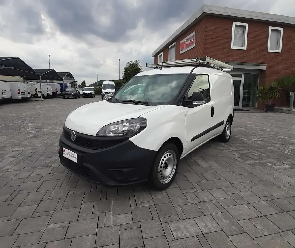 Usata Fiat Doblò 120 CV (88 kW) 2021 Bianco Monovolume