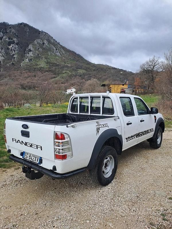 Usata Ford Ranger 143 CV (105 kW) 2011 Bianco Pick-up