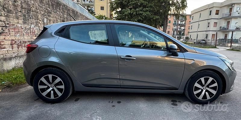 Usata Renault Clio V Business 67 CV (49 kW) 2022 Grigio Berlina