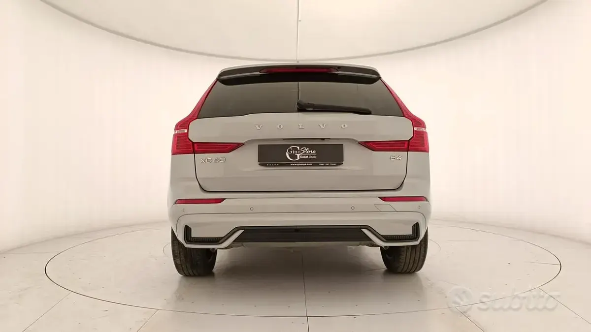 Usata Volvo XC60 Plus 197 CV (144 kW) 2024 Grigio SUV