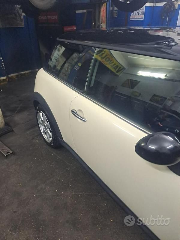 Käytetty Mini Cooper D 110 HP (80 kW) 2007 Viistoperä