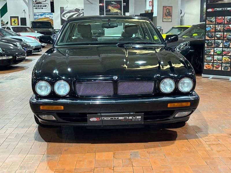 Usata Jaguar XJR 325 CV (239 kW) 1995 Nero Berlina