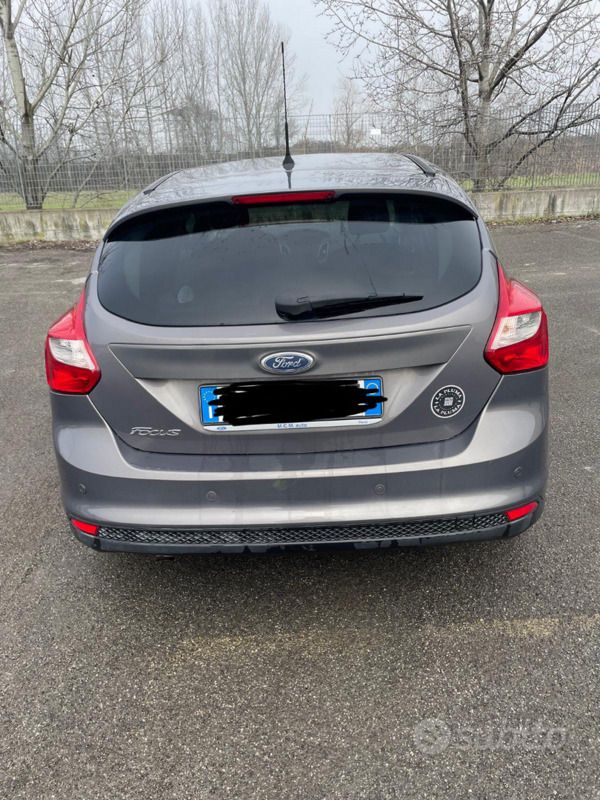 Usata Ford Focus 105 CV (77 kW) 2011 Grigio Berlina