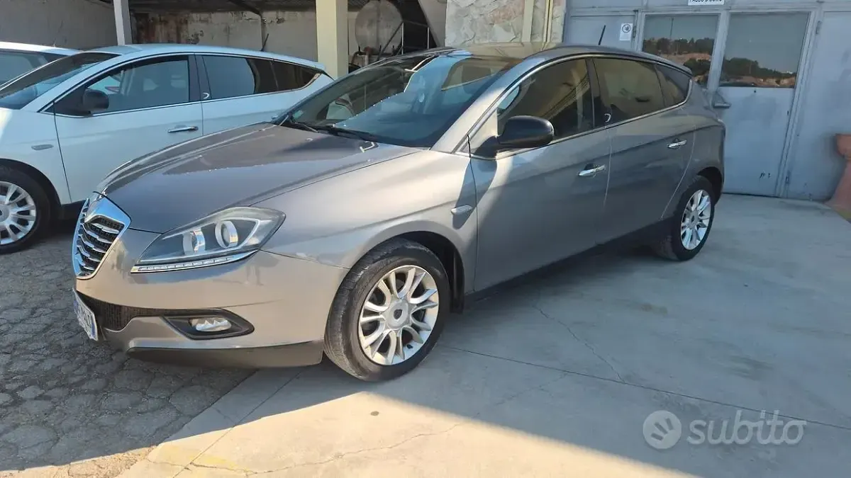 Usata Lancia Delta Gold 120 CV (88 kW) 2012 Grigio Utilitaria