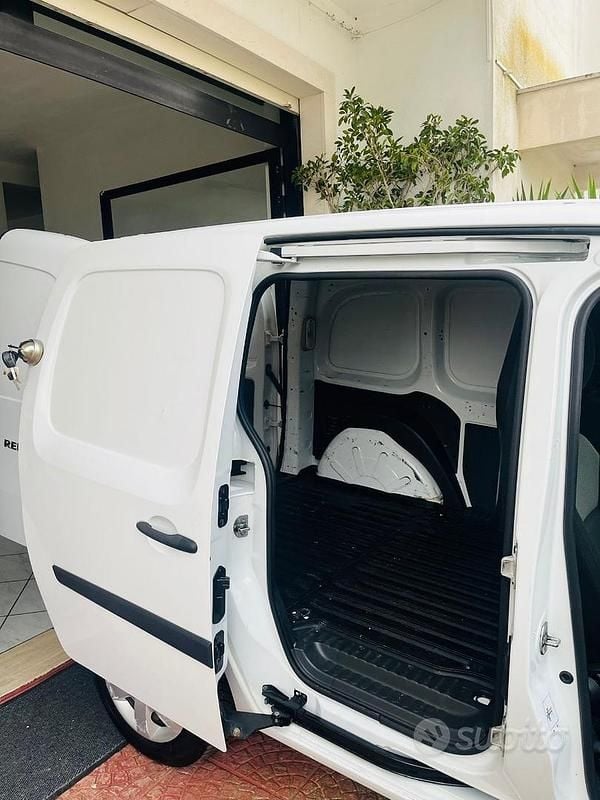 Usata Renault Kangoo 116 CV (85 kW) 2020 Bianco Monovolume