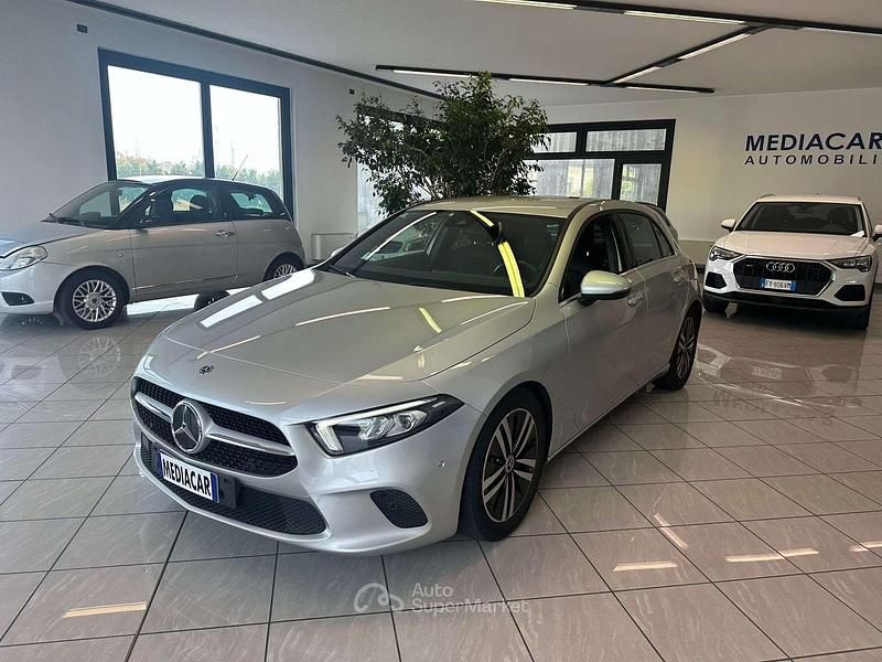 Usata Mercedes A180 Business 116 CV (85 kW) 2019 Argento Berlina