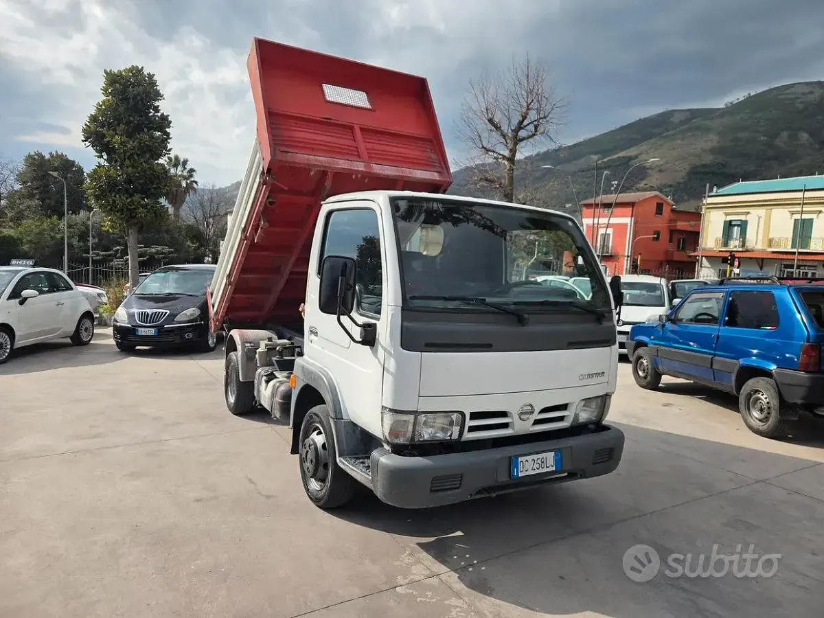 Usata Nissan Cabstar 125 CV (91 kW) 2006 Bianco Pick-up