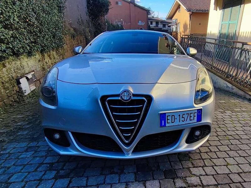 Usata Alfa Romeo Giulietta Distinctive 170 CV (125 kW) 2010 Argento Utilitaria