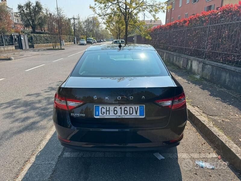 Usata Skoda Superb 140 CV (102 kW) 2021 Nero Berlina
