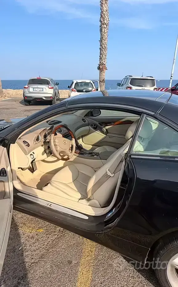 Usata Mercedes SL350 245 CV (180 kW) 2003 Nero Cabrio