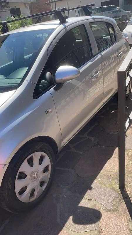 Usata Opel Corsa Club 80 CV (58 kW) 2009 Argento Utilitaria