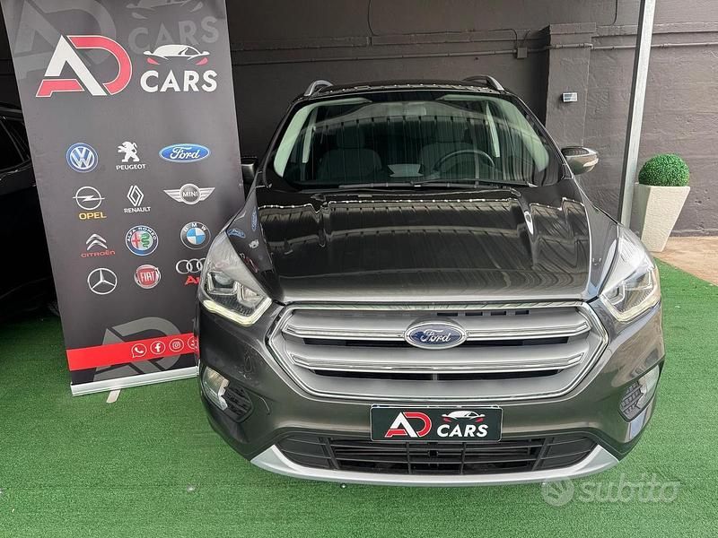 Usata Ford Kuga 120 CV (88 kW) 2019 Grigio SUV