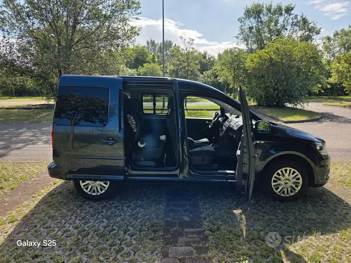 Usata VW Caddy 84 CV (61 kW) 2017 Grigio Monovolume