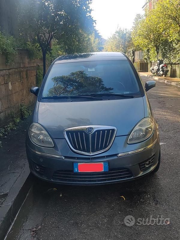 Usata Lancia Musa Platinum 120 CV (88 kW) 2009 Grigio Monovolume