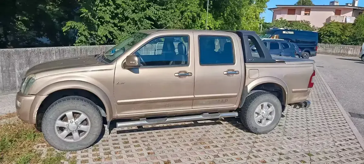 Usata Isuzu D-Max 131 CV (96 kW) 2007 Berlina