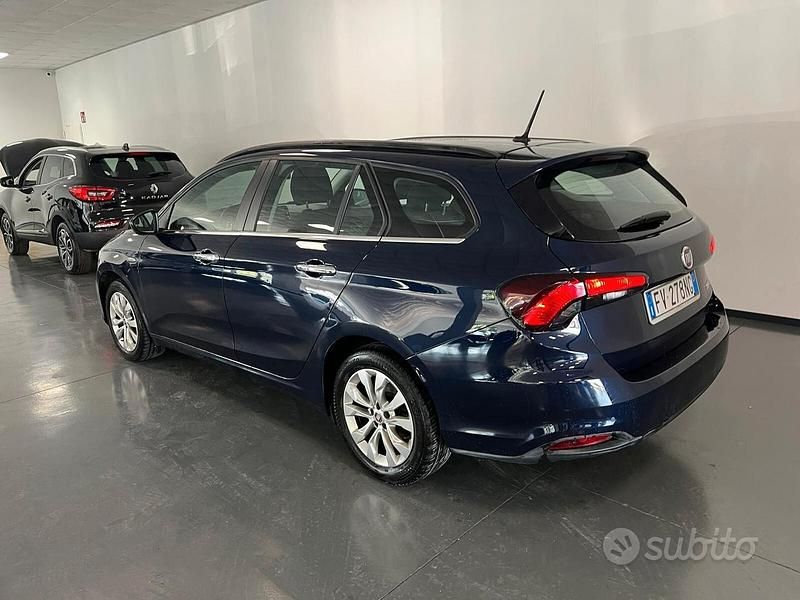 Usata Fiat Tipo Easy 120 CV (88 kW) 2019 Blu Station wagon