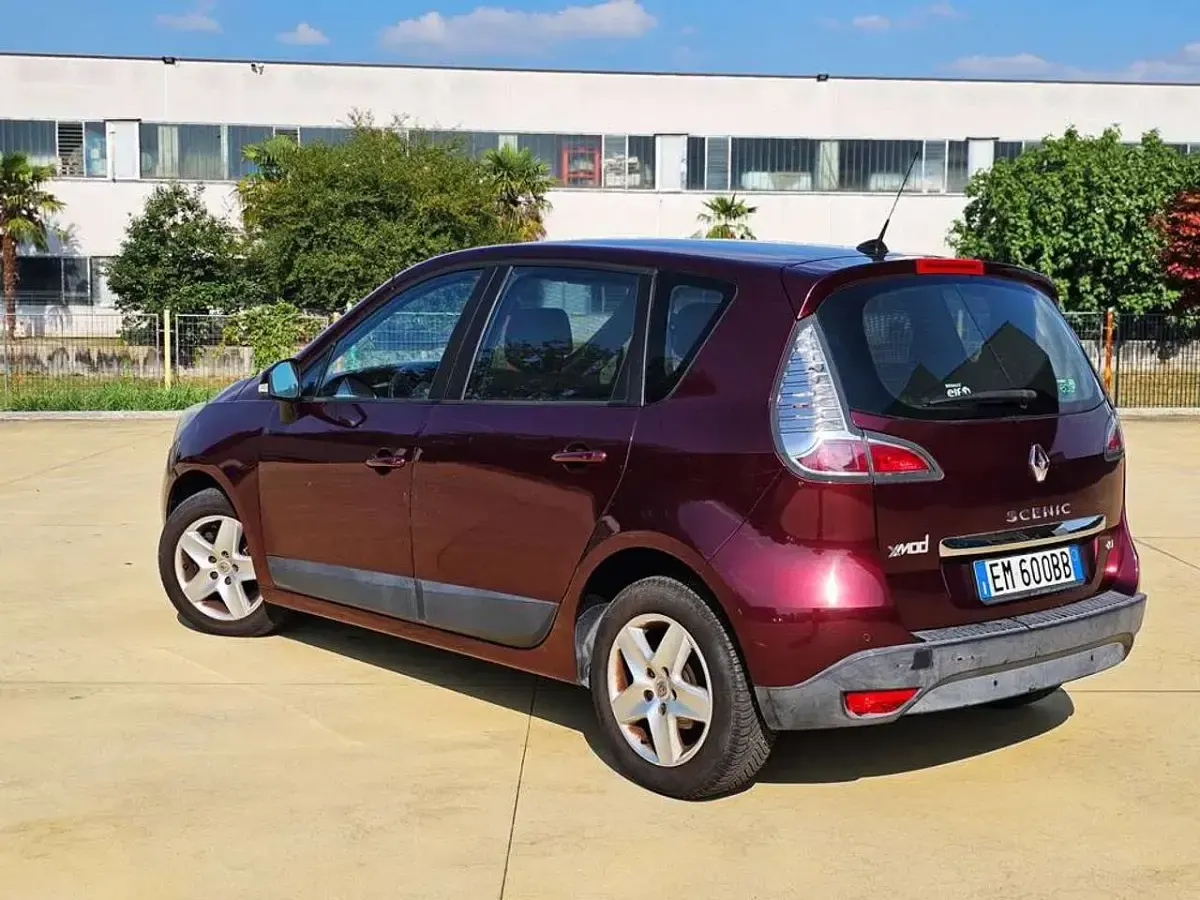 Usata Renault Scénic III 110 CV (80 kW) 2012 Prugna pearl Monovolume