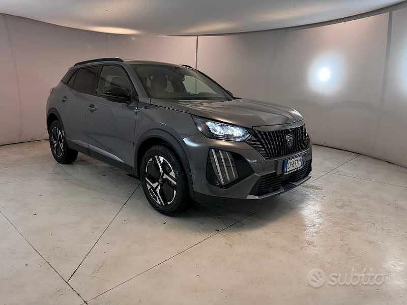 Usata Peugeot 2008 Allure 101 CV (74 kW) 2023 Grigio artense SUV