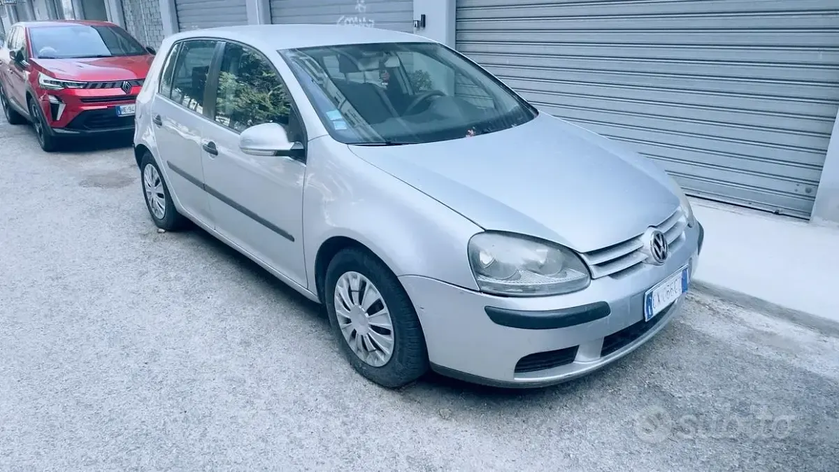 Usata VW Golf IV 105 CV (77 kW) 2004 Grigio Utilitaria