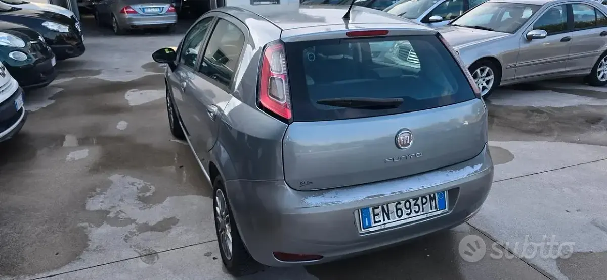 Usata Fiat Grande Punto 95 CV (69 kW) 2012 Grigio Utilitaria