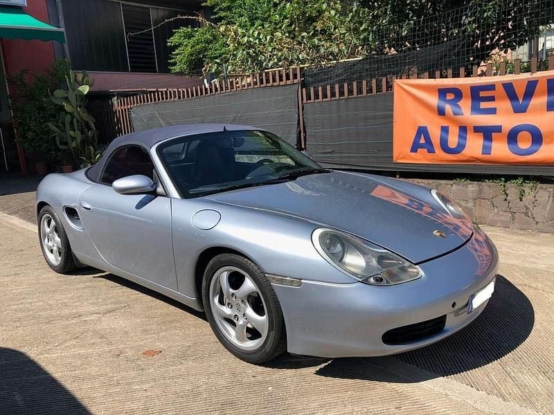 Second-hand Porsche Boxster 220 CP (161 kW) 2000 Argintiu Cabrio