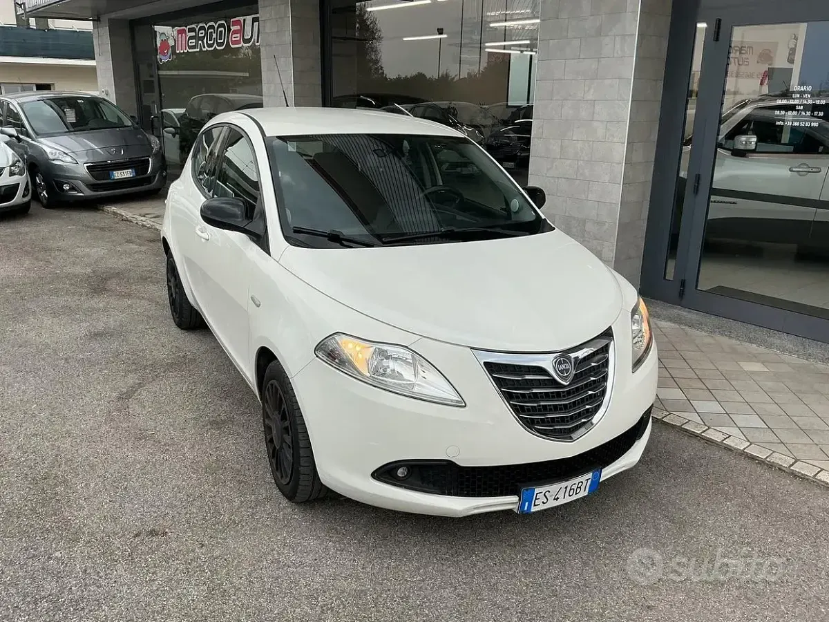 Usata Lancia Ypsilon 69 CV (50 kW) 2013 Bianco Utilitaria
