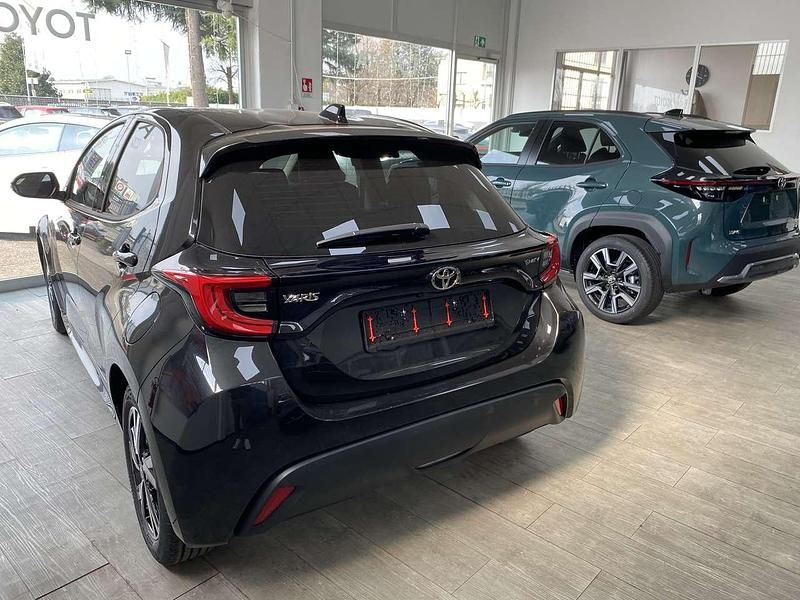 Nuova Toyota Yaris Hybrid Trend 92 CV (67 kW) 2026 Nero Berlina