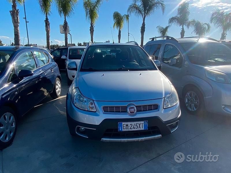 Usata Fiat Sedici Dynamic 120 CV (88 kW) 2012 Grigio SUV