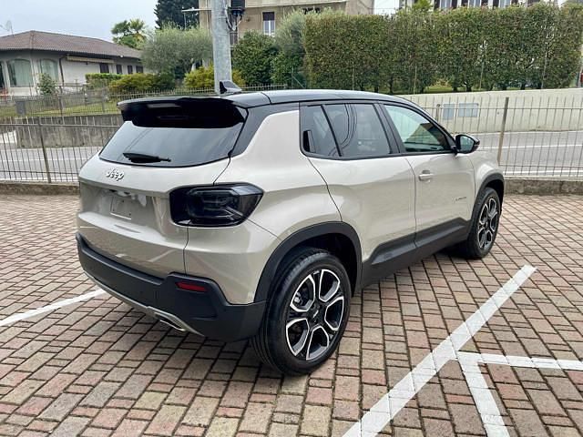 Nuova Jeep Avenger Summit 110 CV (80 kW) 2025 Beige SUV