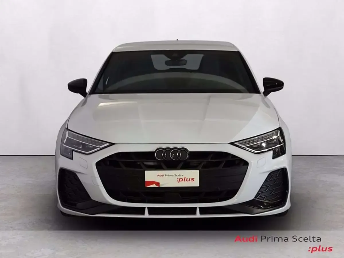 Usata Audi A3 S-Line 150 CV (110 kW) 2025 Bianco ghiacciaio metallizzato Berlina