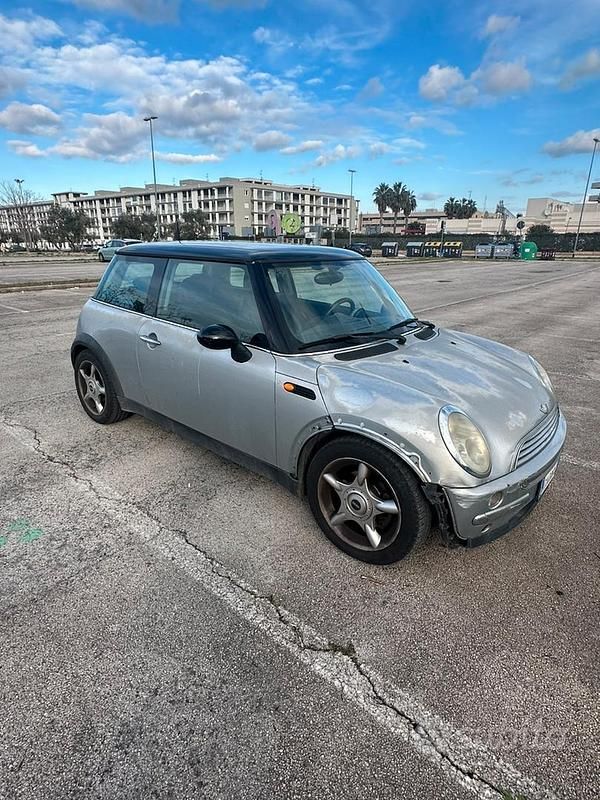 Usata Mini Cooper 116 CV (85 kW) 2001 Grigio Utilitaria