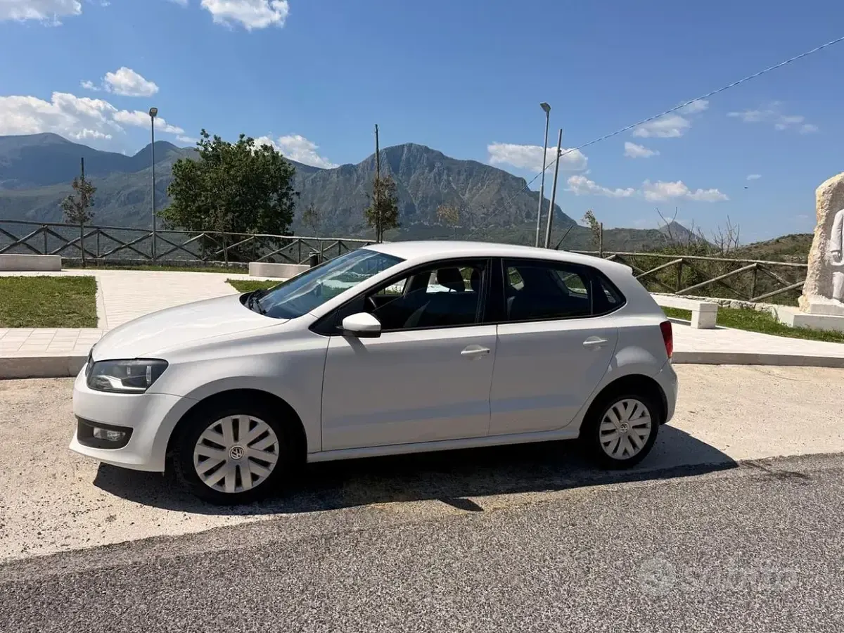Usata VW Polo Trendline 75 CV (55 kW) 2013 Bianco Utilitaria