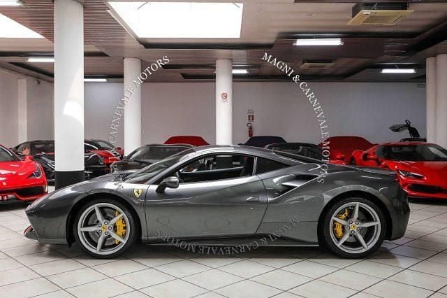 Usata Ferrari 488 670 CV (492 kW) 2016 Grigio silverstone Coupé