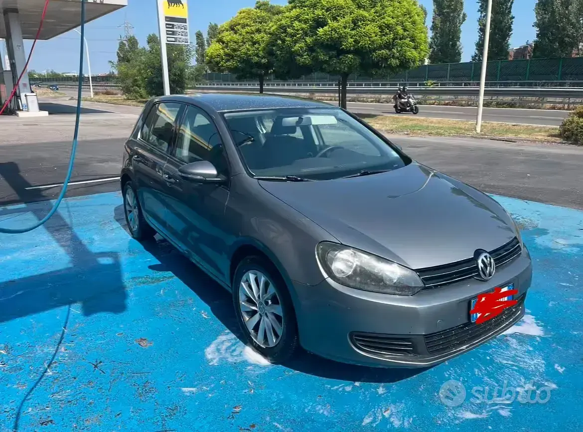 Usata VW Golf VI 105 CV (77 kW) 2011 Grigio Utilitaria
