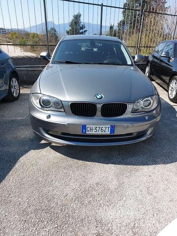 Grigio Usata 2011 BMW 116 Utilitaria | 5000 € (Super prezzo) - Immagine 1/4