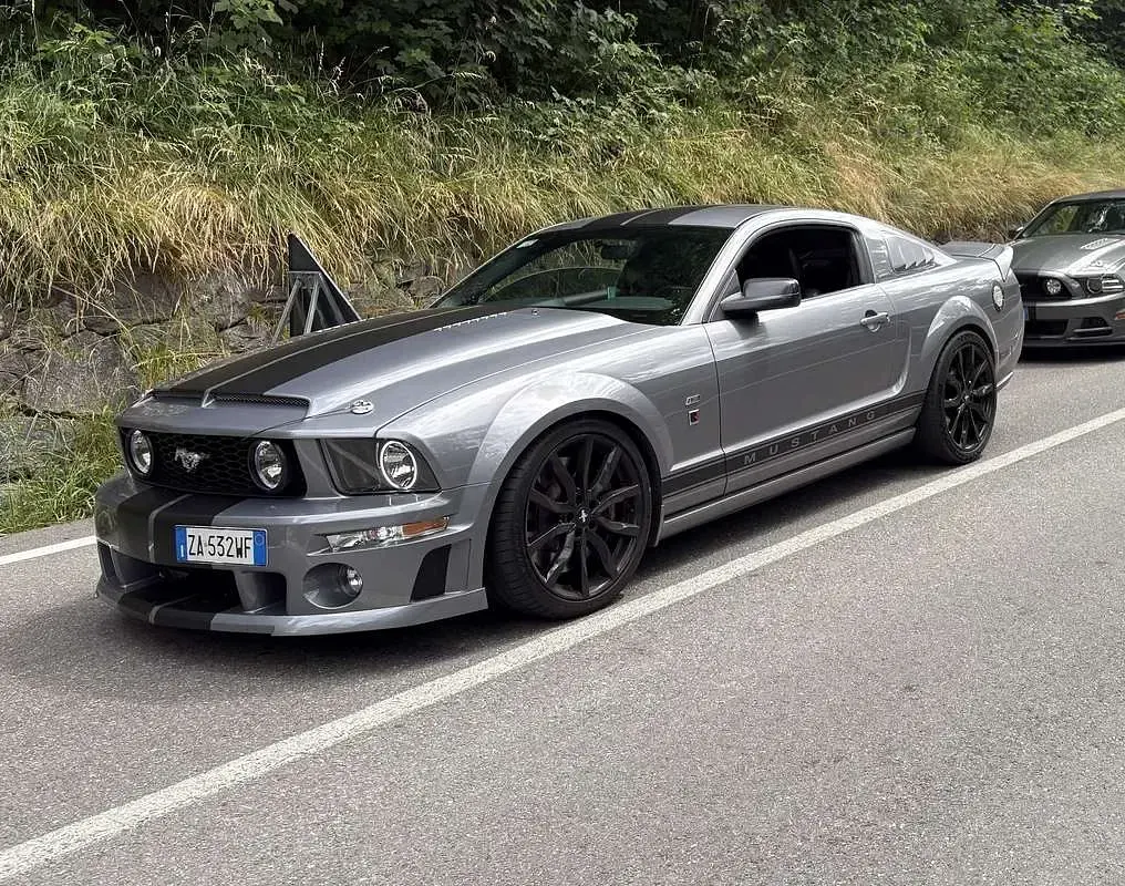 Usata Ford Mustang GT 305 CV (224 kW) 2006 Grigio Coupé