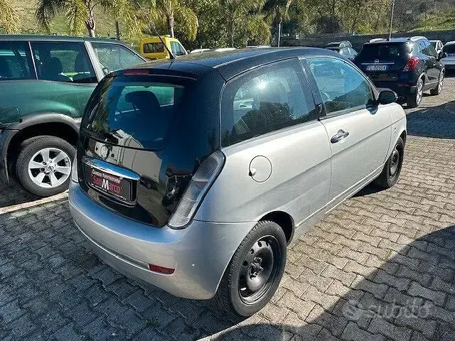 Usata Lancia Ypsilon 75 CV (55 kW) 2007 Grigio Utilitaria