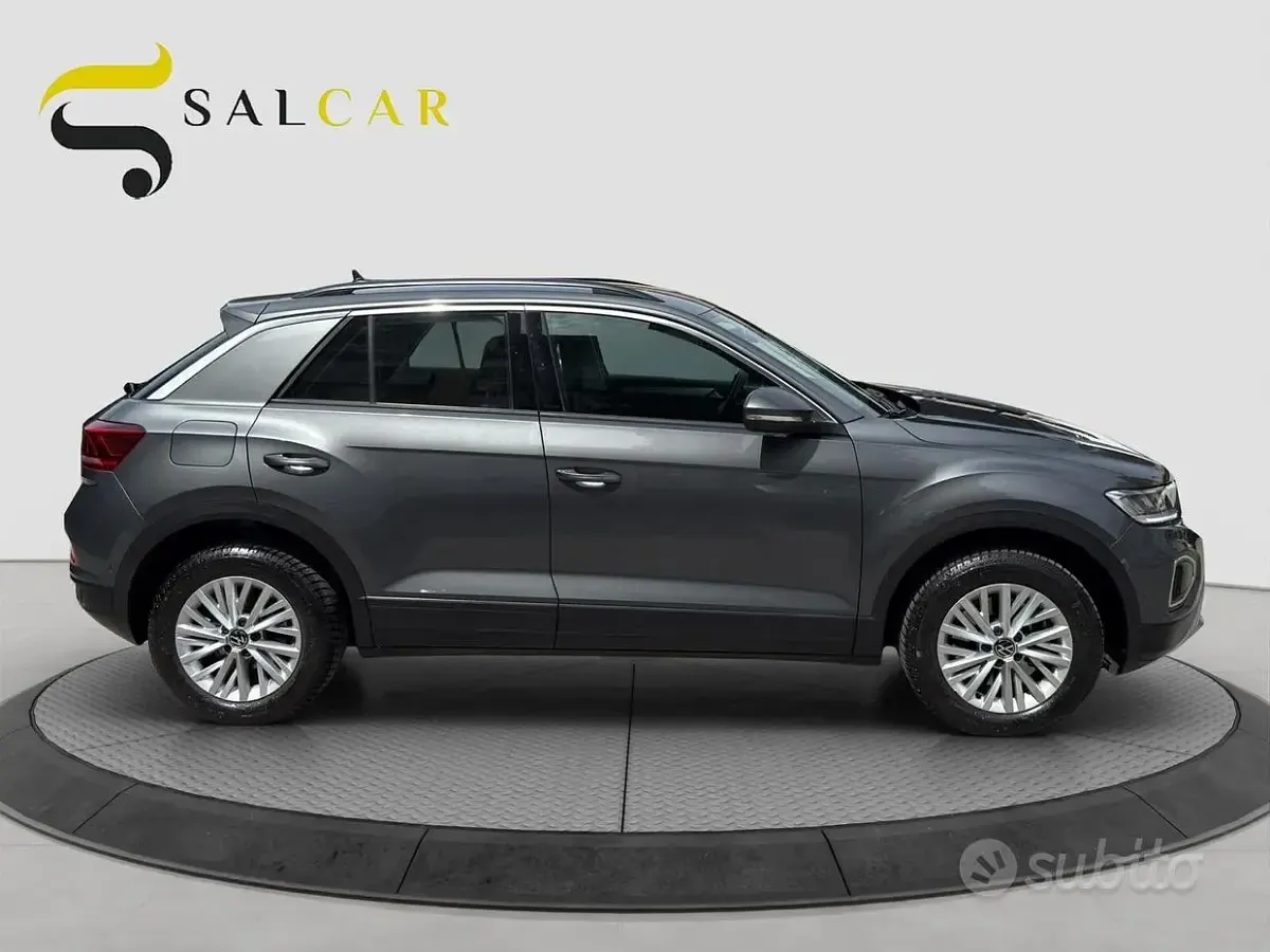 Usata VW T-Roc Life 150 CV (110 kW) 2023 Grigio SUV