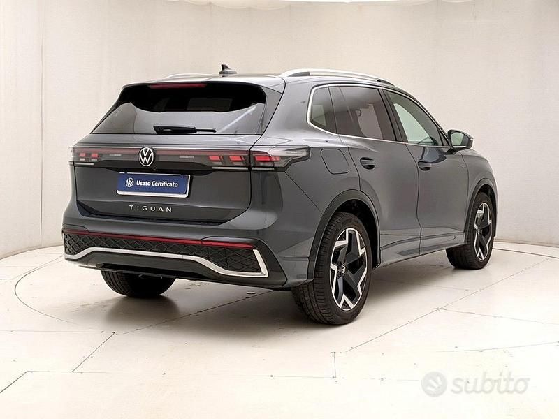 Usata VW Tiguan R-line 150 CV (110 kW) 2024 Grigio SUV