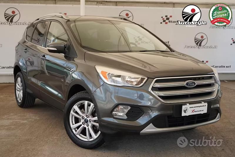 Usata Ford Kuga 120 CV (88 kW) 2017 Grigio SUV