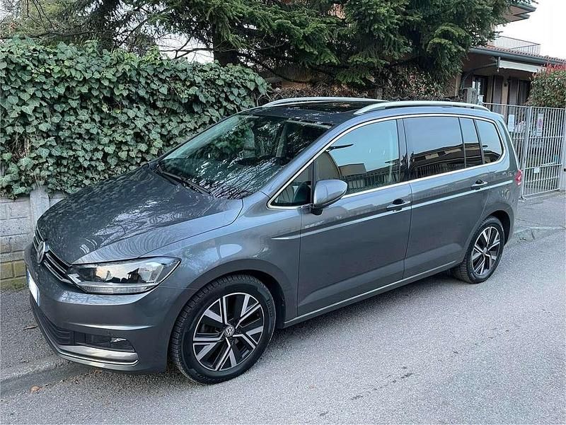 Grigio Usata 2019 VW Touran Executive Monovolume | 31.500 € (Molto cara) - Immagine 1/4