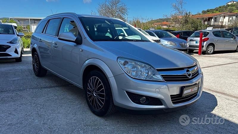 Usata Opel Astra 110 CV (80 kW) 2010 Grigio Station wagon